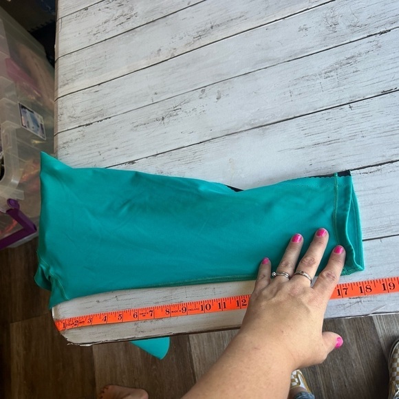 Lululemon Smooth Stride Crop Viridian
Green Pants Size 4 - Picture 9 of 9